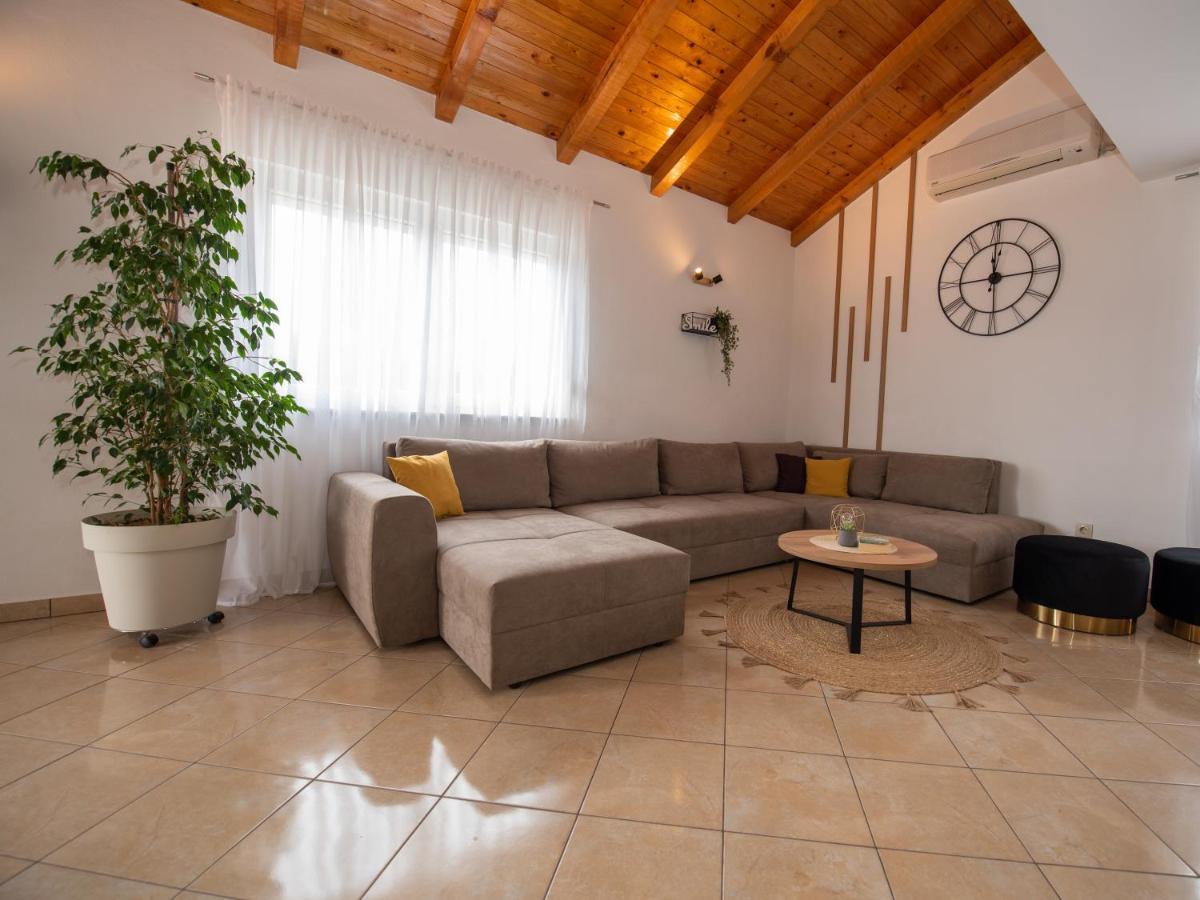 Holiday Home Near Trogir Kaštel Štafilić Екстериор снимка