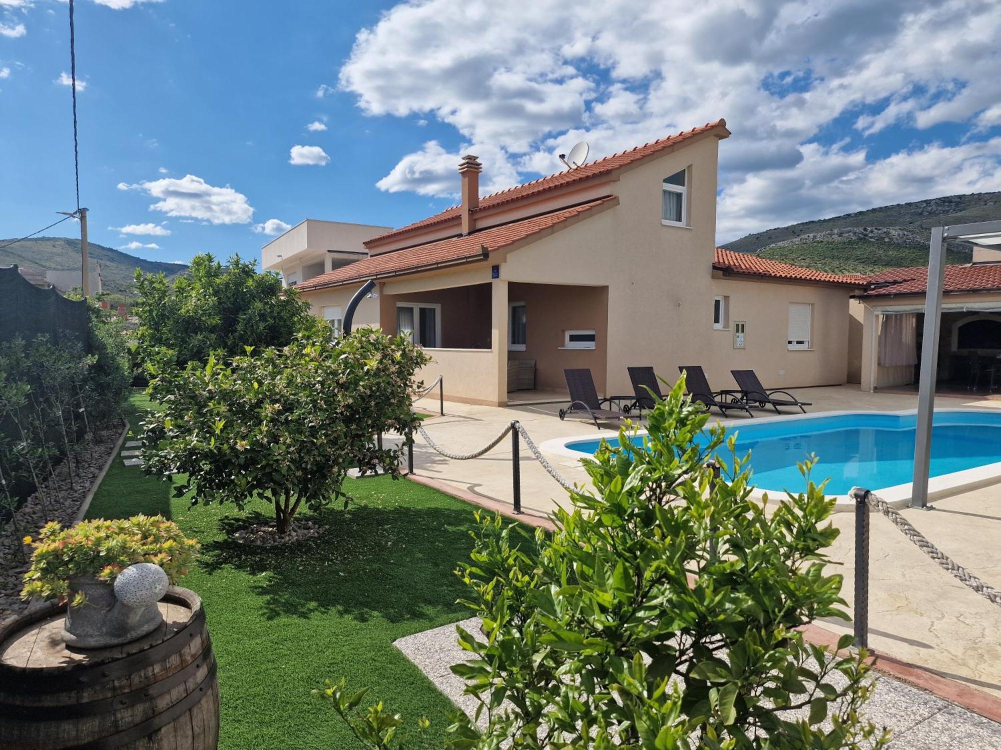 Holiday Home Near Trogir Kaštel Štafilić Екстериор снимка